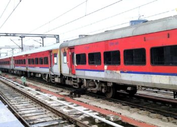 IndiGo फ्लाइट संकट को देखते हुए रेलवे की विशेष पहल, इन ट्रेनों में एक्स्ट्रा कोच जोड़ने की हुई घोषणा, देखें लिस्ट