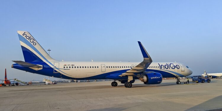 इंडिगो संकट: DGCA ने 4 फ्लाइट ऑपरेशन इंस्पेक्टरों को सस्पेंड किया, सेफ्टी और नियमों की अनदेखी का आरोप