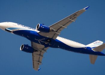IndiGo फ्लाइट्स में गड़बड़ी मामले में पैनल ने DGCA को जांच रिपोर्ट सौंपी, जानें क्या निकलकर आया सामने