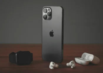 even a switched off iphone can be tracked learn this amazing trick