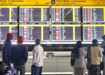 इंडिगो संकट के बीच सरकार का सख्त एक्शन! उड़ानों का किराया अब नहीं बढ़ा सकेंगी एयरलाइंस, MoCA ने लगाया फेयर कैप