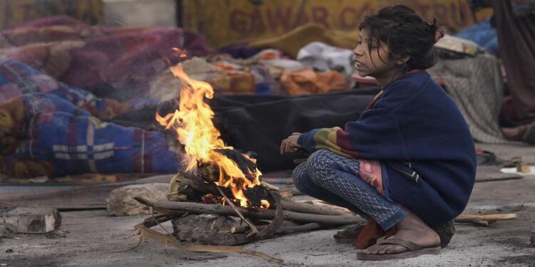 उत्तर भारत में ठंड का थर्ड डिग्री टॉर्चर! UP-बिहार में कोहरे ने दी दस्तक, 5 दिसंबर को सावधान रहें दिल्लीवाले
