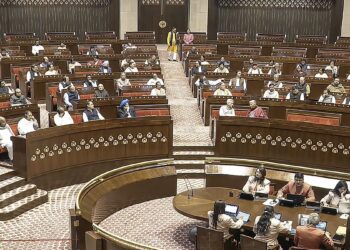 Parliament Winter Session LIVE: राज्यसभा में सेंट्रल एक्साइज एक्ट में बदलाव का बिल पेश करेंगी वित्त मंत्री, सदन में आज भी हंगामे के आसार