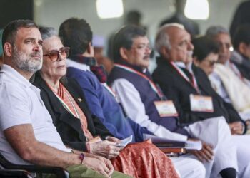 ‘राहुल की कमान में इतिहास में दफन हो जाएगी कांग्रेस, जैसे औरंगजेब…’, आखिर क्यों भड़के सुधांशु त्रिवेदी?