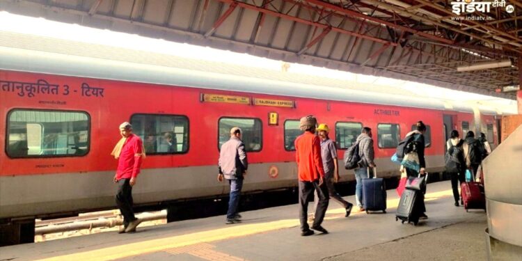 रेल मंत्रालय का दावा: 8-14 दिसंबर के बीच औसतन 80% ट्रेनें समय पर चलीं, सोशल मीडिया पर लोगों की जबरदस्त प्रतिक्रिया