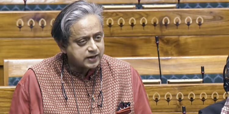 शशि थरूर ने लोकसभा में पेश किए 3 अहम बिल, वैवाहिक बलात्कार को अपराध बनाने का विधेयक भी शामिल