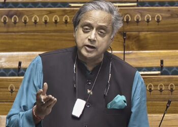 ‘बांग्लादेश के इतिहास में ऐसा तो कभी नहीं हुआ…’ थरूर के पैनल ने भारत को इस बात के लिए चेताया