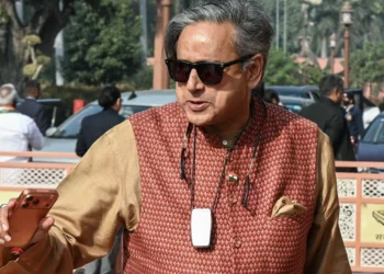 कोहरे पर शशि थरूर का वार: बीसीसीआई को क्रिकेट मैचों को दक्षिण भारत में शिफ्ट करने की सलाह, क्या मानी जाएगी बात?