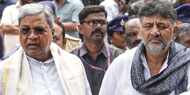 अभी नहीं थमी कर्नाटक में खींचतान? वेणुगोपाल का स्वागत में यूं आमने-सामने दिखे शिवकुमार और सिद्धारमैया के समर्थक