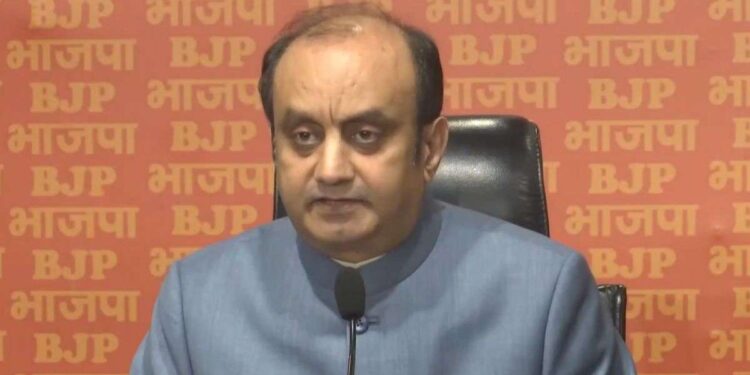 बीजेपी ने सैम पित्रोदा के बयान पर उठाए सवाल, राहुल पर दिग्विजय की पोस्ट को लेकर कही ये बात