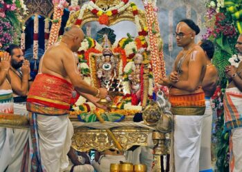 VIDEO: प्रसिद्ध तिरुपति मंदिर में 54 करोड़ के घोटाले से मचा हड़कंप, सिल्क बताकर भक्तों को बेचे गए पॉलिएस्टर शॉल