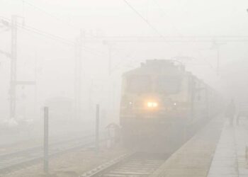 Train Running Status Live: कोहरे में कहां फंसी हुई है आपकी ट्रेन? यहां चेक करें लाइव लोकेशन