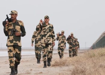 BSF का स्थापना दिवस आज, जानें कितनी ताकतवर है सीमा सुरक्षा बल