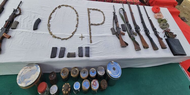 मलकानगिरी में 22 माओवादियों ने किया सरेंडर, भारी मात्रा में विस्फोटक और हथियार भी सौंपे; DGP रहे मौजूद