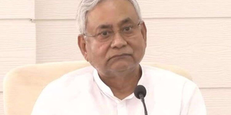 हिजाब विवादः नीतीश कुमार के खिलाफ महाराष्ट्र अल्पसंख्यक आयोग में शिकायत, AIMIM-सपा नेता बोले- ‘माफी मांगे CM’