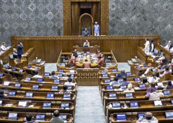 LIVE: चुनाव सुधारों पर आज भी लोकसभा में होगी चर्चा, राहुल गांधी के सवालों का अमित शाह देंगे जवाब