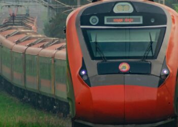 वंदे भारत ट्रेनों में अब यात्रियों को परोसे जाएंगे स्थानीय व्यंजन, रेल मंत्री ने अधिकारियों को दिए निर्देश