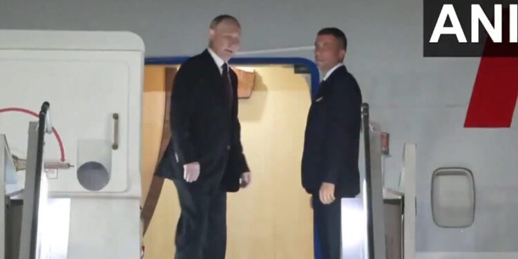 भारत से रवाना हुए व्लादिमीर पुतिन, एयरपोर्ट पर छोड़ने कौन गया? सामने आ गया नाम