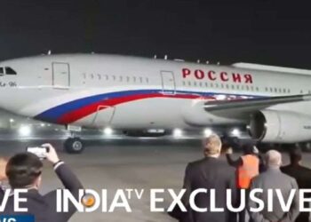 पुतिन के प्लेन पर दुनिया की नजर, इतने लोगों ने उनके विमान को ट्रैक किया LIVE