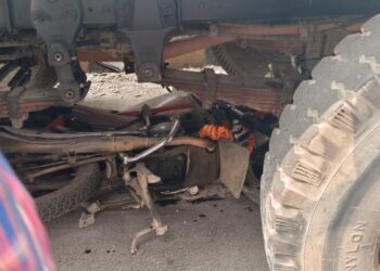 रॉन्ग साइड से आ रहे ट्रक ने तीन मोटरसाइकिल को रौंदा, 5 की मौत, हाईवे पर बिखरे शव, लगा जाम