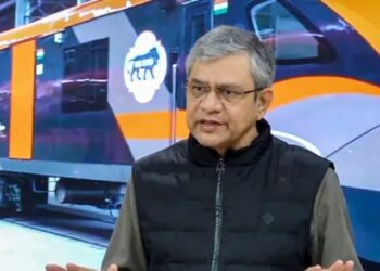 देश की पहली वंदे भारत स्लीपर ट्रेन के क्या हैं एडवांस फीचर्स? रेल मंत्री अश्विनी वैष्णव ने बताई एक-एक बात