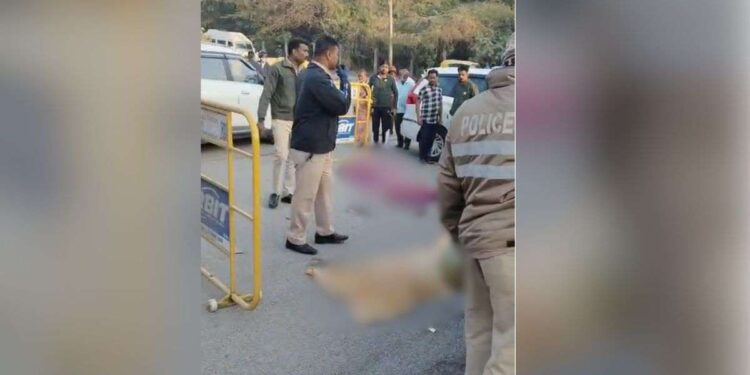 बेंगलुरु में दर्दनाक सड़क हादसा, मां-बेटे को बस ने मारी टक्कर, मौके पर ही चली गई जान; ड्राइवर फरार