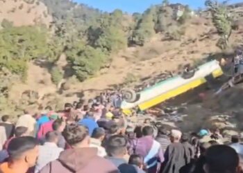 हिमाचल के सिरमौर में खाई में गिरी प्राइवेट बस, 8 की मौत; 35 से ज्यादा यात्री थे सवार