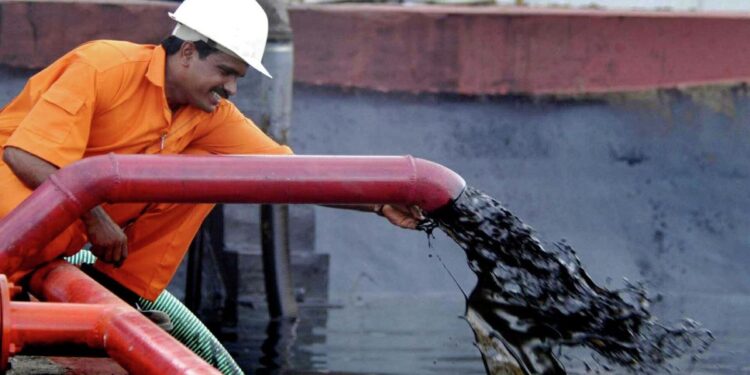 वेनेजुएला के तेल भंडार पर अमेरिकी कंट्रोल से भारत को मिल सकता है 1 अरब डॉलर का फंसा हुआ बकाया, जानें पूरा मामला