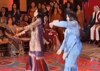 Pakistani girls’ dance on Dhurandhar’s Shararat song goes viral | धुरंधर के शरारत गाने पर पाकिस्तानी लड़कियों का डांस वायरल: यूजर्स बोले- बहिष्कार के बाद इतना क्रेज; पाकिस्तान में बैन है रणवीर सिंह की फिल्म