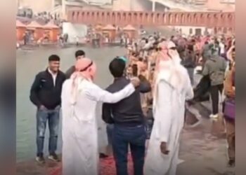 शेख के लिबास में हर की पौड़ी पर घूम रहे थे ‘हबीबुल्ला’ और ‘हबीबी’, VIDEO वायरल होने के बाद दोनों गिरफ्तार