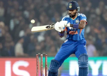 Hardik Pandya का 'Power Hitting' Show! एक ओवर में 5 छक्के, 93 गेंदों में बनाए 133 रन