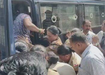 हुबली में पुलिस की बर्बरता, BJP महिला कार्यकर्ता को निर्वस्त्र कर बदसलूकी का आरोप, पार्टी समर्थकों में फूटा गुस्सा