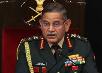 पाकिस्तान को आर्मी चीफ की बड़ी चेतावनी, कहा- ‘8 आतंकी कैंप अभी भी एक्टिव हैं’