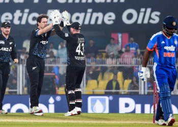 IND vs NZ: खराब Form से जूझ रहे Sanju Samson को मिला Shashi Tharoor का साथ, क्या दिखा पाएंगे कमाल?