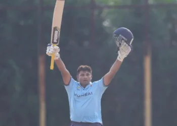 IPL Auction के बाद सरफराज़ ख़ान का पहला धमाका, 15 गेंदों में जड़ा सबसे तेज़ 50  का Record