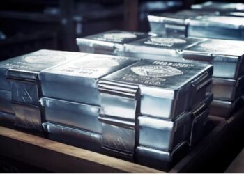 2.56 लाख रुपये की हुई चांदी, सोने की कीमतों में आज मामूली गिरावट- चेक करें आज के ताजा दाम