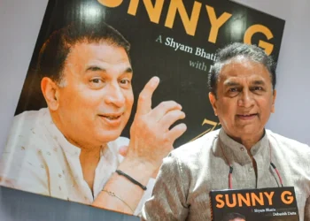 Varun Chakravarthy गेंदबाजी का जादूगर है: Sunil Gavaskar