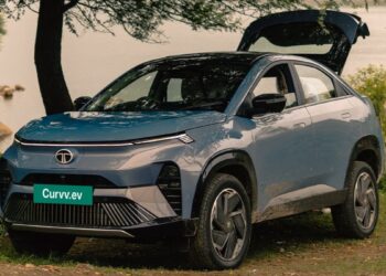 Budget 2026: ऑटोमोबाइल इंडस्ट्री की सरकार से क्या हैं डिमांड, टाटा मोटर्स और मर्सिडीज ने रखी ये मांगें