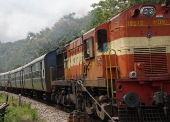 PNR से लेकर ट्रेन की लोकेशन तक सब मिलेगा फटाफट, रेलवे का निकाला नया जुगाड़! बस इस नंबर पर SMS करो