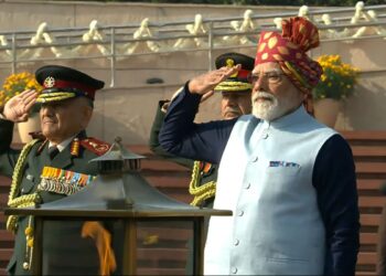 Republic Day 2026: PM मोदी ने गणतंत्र दिवस पर पहना कढ़ाई वाला मरून साफा, जानें क्या था खास