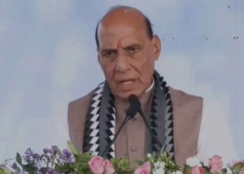 ‘हमारा पड़ोसी सिरफिरा,कब क्या कर दे कुछ पता नहीं’, रक्षा मंत्री राजनाथ सिंह ने पाक और चीन पर साधा निशाना