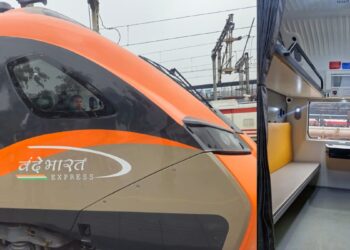 देश की पहली वंदे भारत स्लीपर ट्रेन जल्द पटरियों पर दौड़ेगी, ये होगा रूट, खासियत जानकर कहेंगे “वाह”