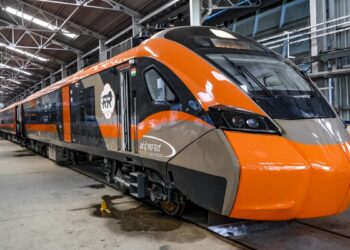 Vande Bharat Sleeper: इंतजार खत्म! इस रूट पर दौड़ेगी पहली वंदे भारत स्लीपर ट्रेन, अश्विनी वैष्णव ने किया ऐलान; किराया होगा इतना