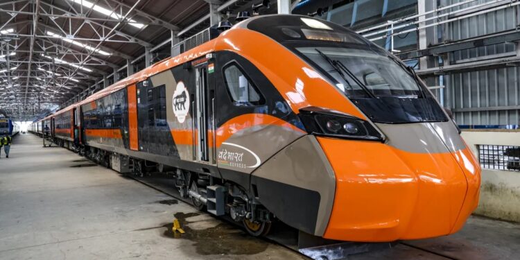 Vande Bharat Sleeper: इंतजार खत्म! इस रूट पर दौड़ेगी पहली वंदे भारत स्लीपर ट्रेन, अश्विनी वैष्णव ने किया ऐलान; किराया होगा इतना