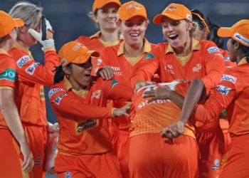 Women Premier League: गुजरात जायंट्स ने यूपी वॉरियर्स को 45 रन से हराया