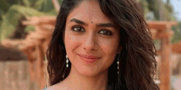 मृणाल ठाकुर ने अल्लू अर्जुन को भेजा फूलों का बुके:‘पुष्पा 2’ के लिए अवॉर्ड मिलने पर दी बधाई; एक्टर बोले- कभी साथ काम करेंगे