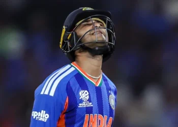 Zimbabwe के खिलाफ 'करो या मरो' मैच, Virender Sehwag बोले- Abhishek की जगह Sanju Samson को खिलाओ