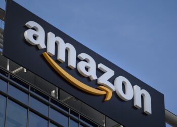 Amazon सहित बाकी ऐसी कंपनियां क्यों कर रही हैं छंटनी? क्या सिर्फ AI है एकमात्र वजह? समझें पूरी बात