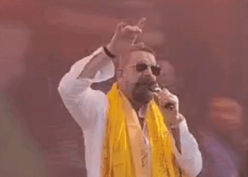 लखनऊ में संजू बाबा बोले- ओए मामू, बात सुन:पौधा लगाने का, पानी बचाने का; विधायक राजेश्वर सिंह के साथ निकाला रोड शो