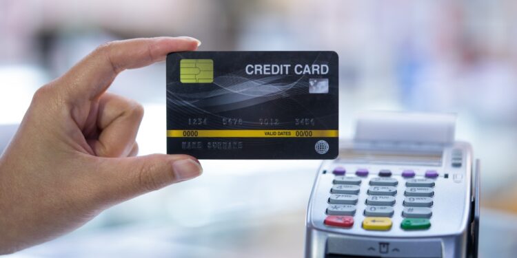 CIBIL स्कोर खराब है तो क्या नहीं मिलेगा नया क्रेडिट कार्ड? जानिए क्या कहता है नियम